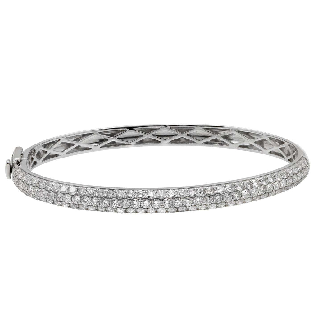 Elegant view of the 3.80 Carat Round Diamond Bangle in 14k White Gold, adorned with 115 brilliant diamonds, exemplifying luxury from Vivid Diamonds.