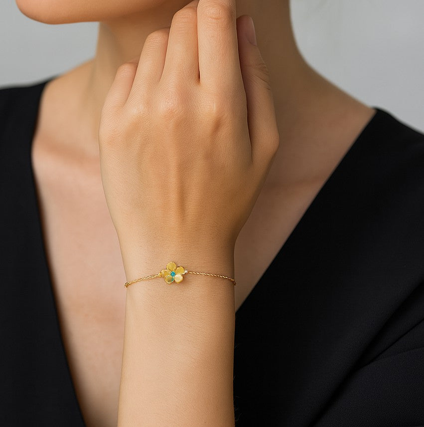 Model showcasing the Van Cleef & Arpels 18k Yellow Gold Emerald Bracelet – V47849, highlighting its elegance on the wrist, from Vivid Diamonds.